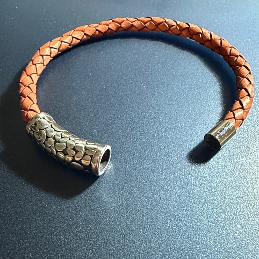Brown Leather Bracelet with Pebble Design - Picture 2 of 2